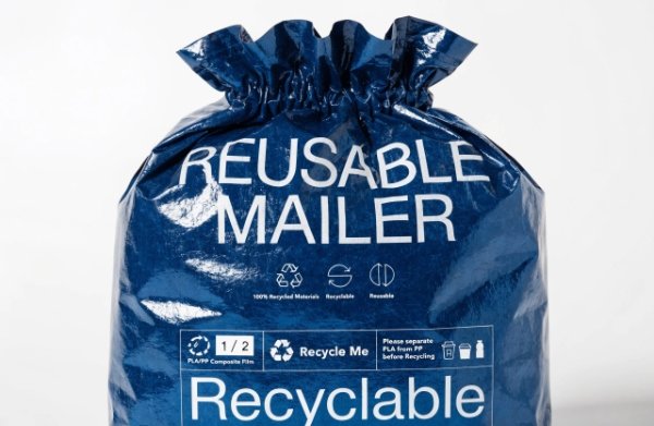 Close-up of compliant recyclable packaging with clear EU PPWR labeling symbols and recyclability instructions