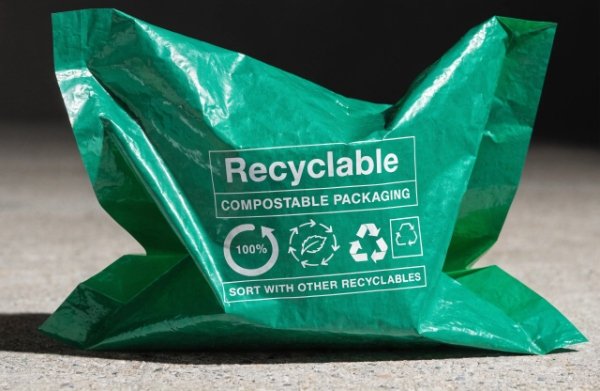 Close-up of compliant recyclable packaging with clear EU PPWR labeling symbols and recyclability instructions