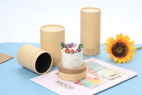 Detailed view of secure lock-on lid on paper tube